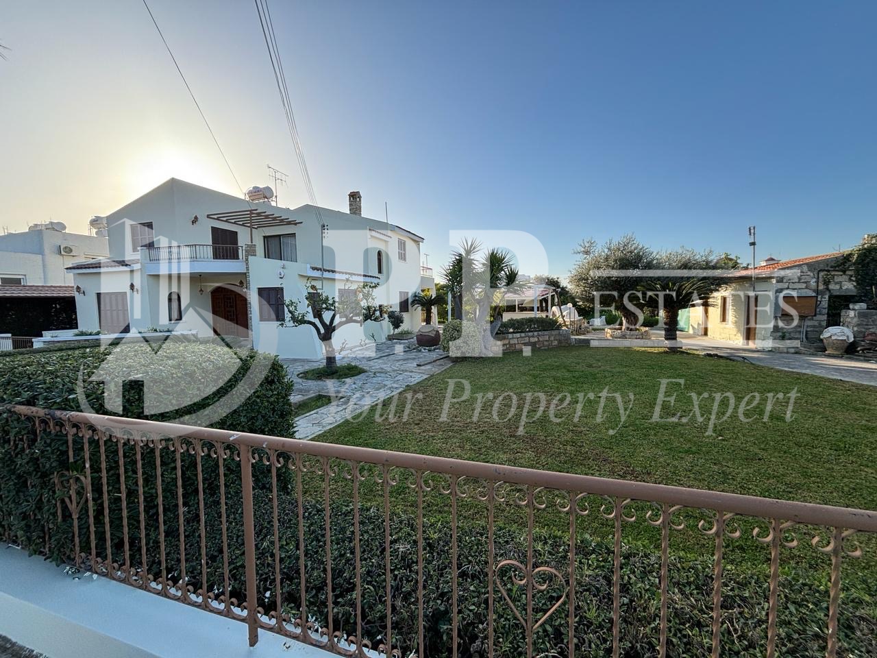 For Rent - 3 bedroom detached house with garden in Kato Polemidhia, Limassol